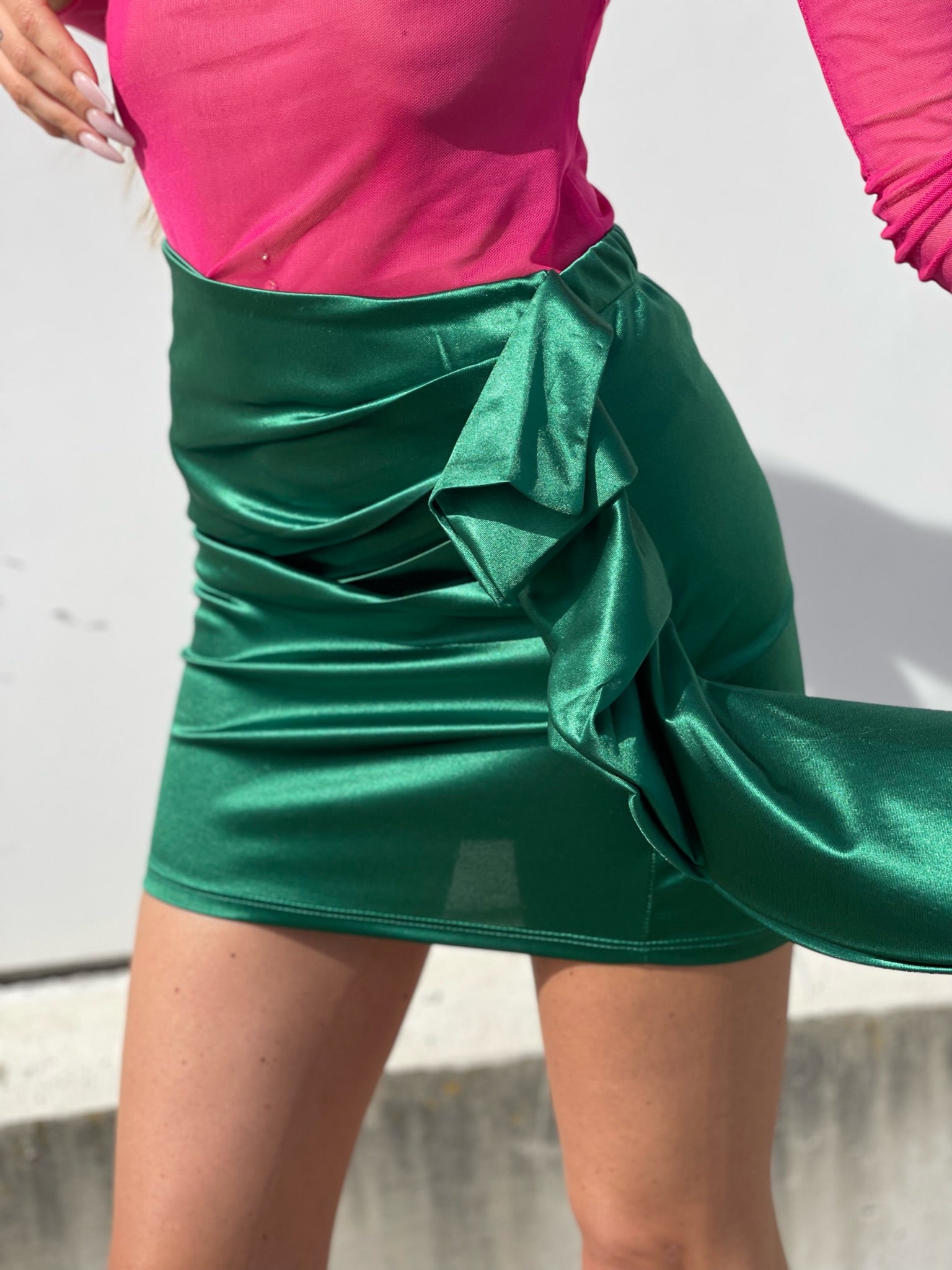 Gonna in raso verde smeraldo