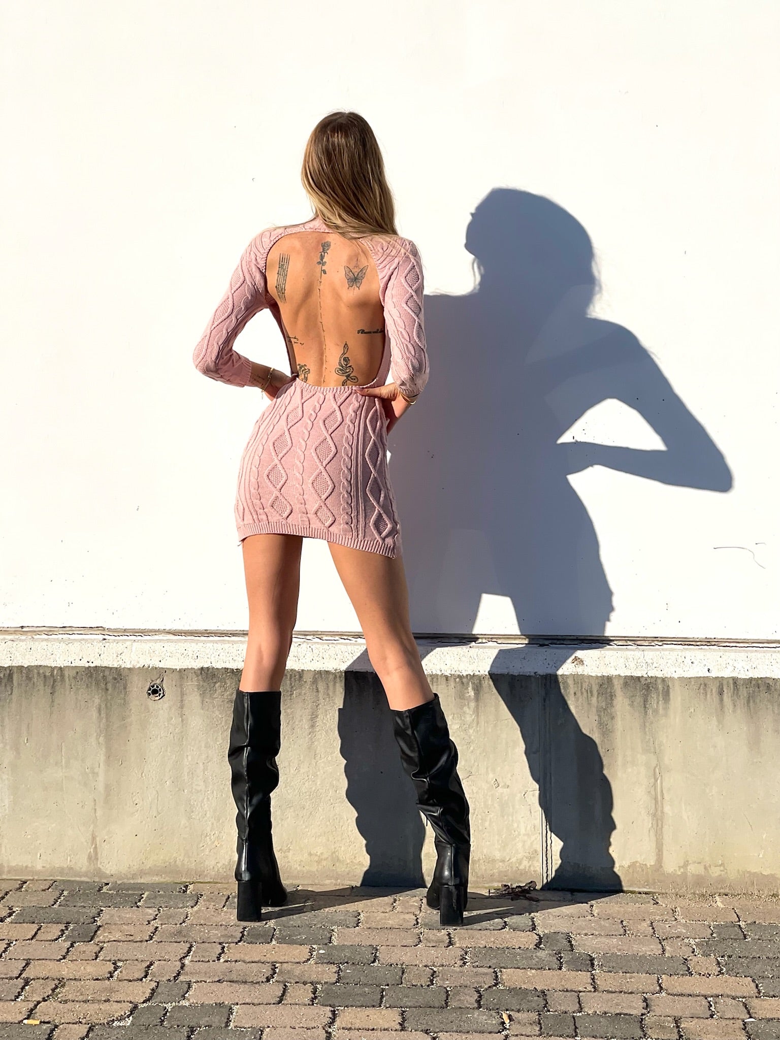 Abito a trecce schiena aperta rosa