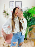 Camicia bianca con bottoni gold e borsetta