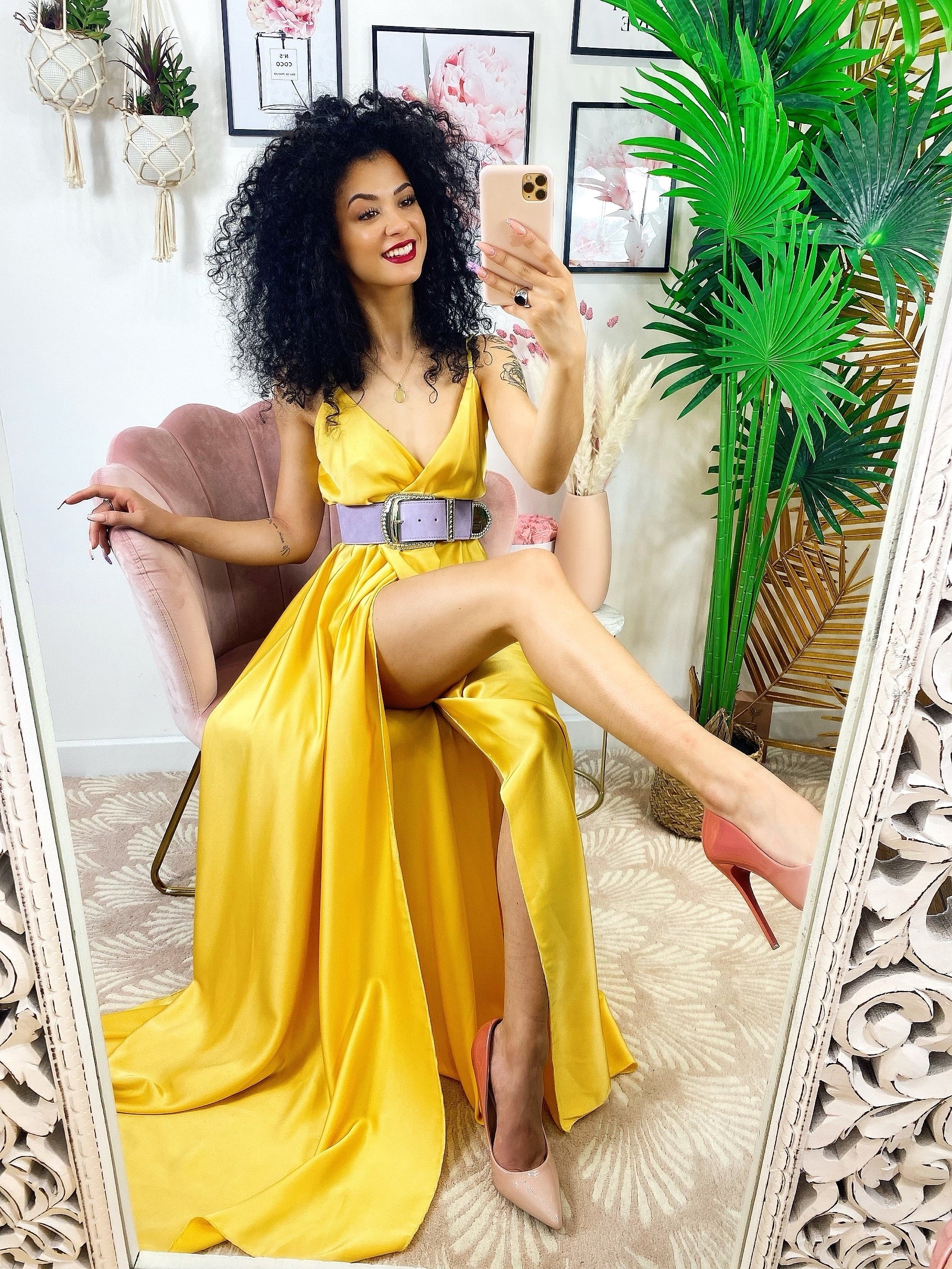 Abito in raso con maxi spacco Giallo