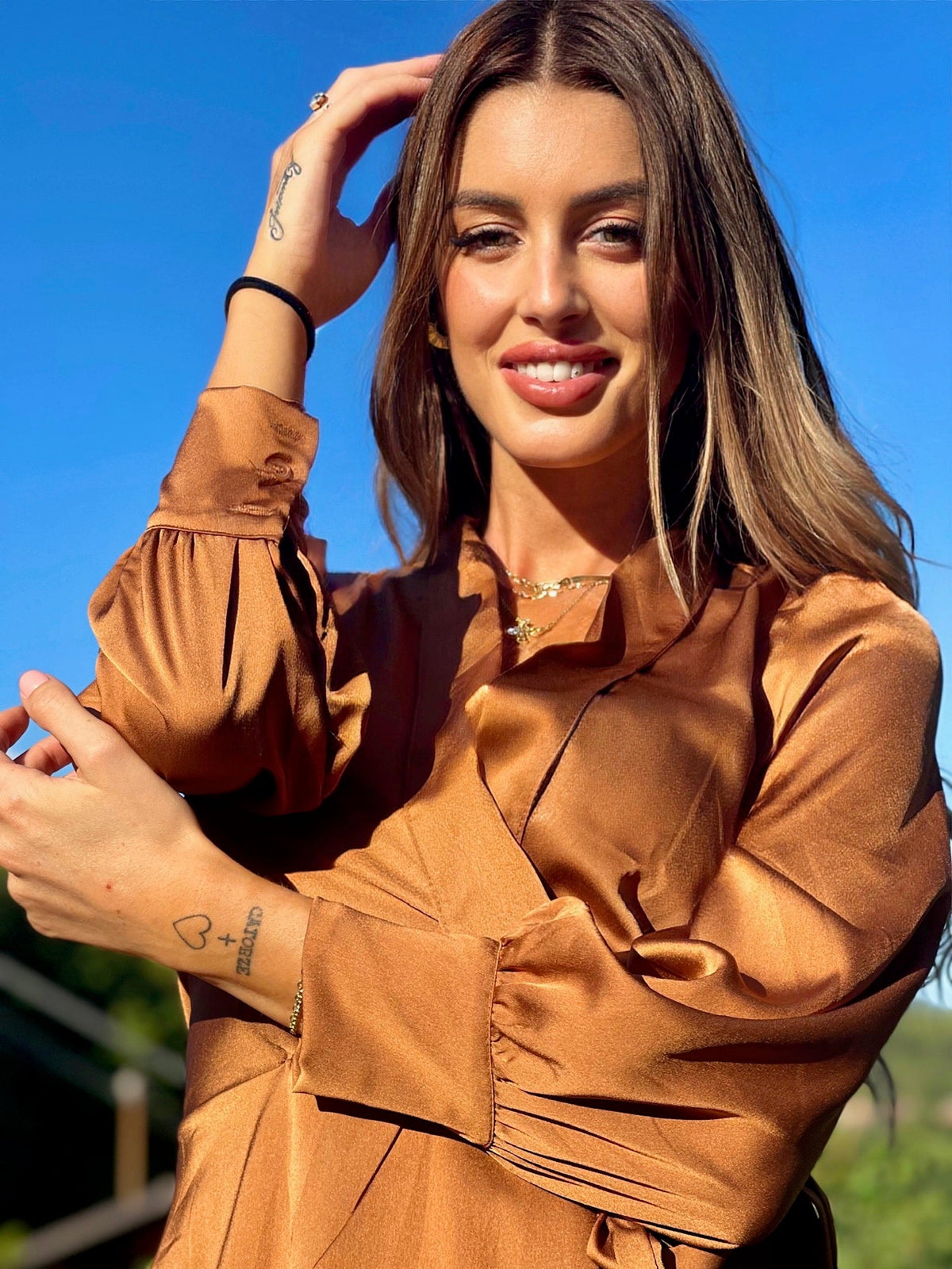 Abito in raso camel