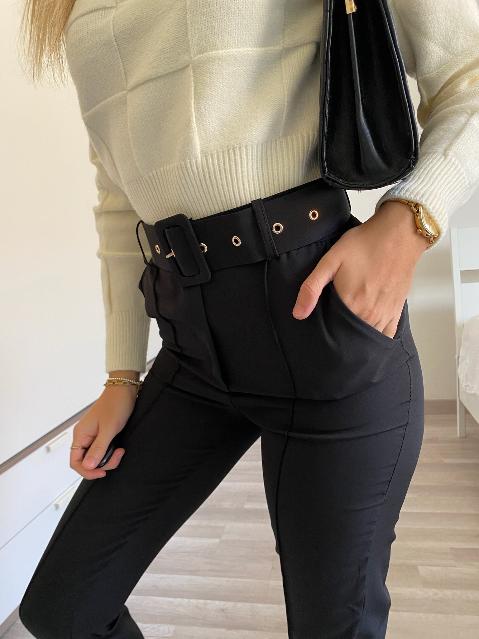 Pantalone aderente nero con cintura