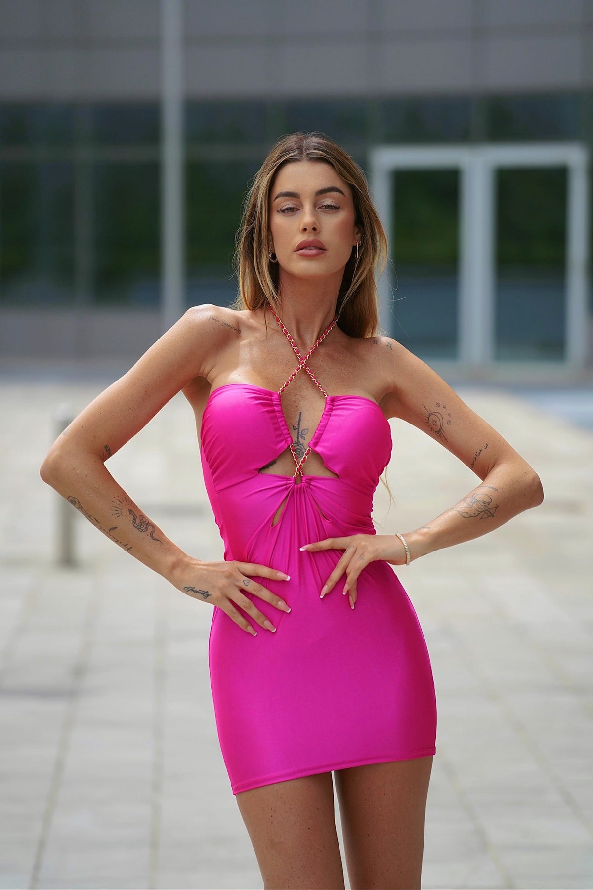 Abito Fuxia corto con catena