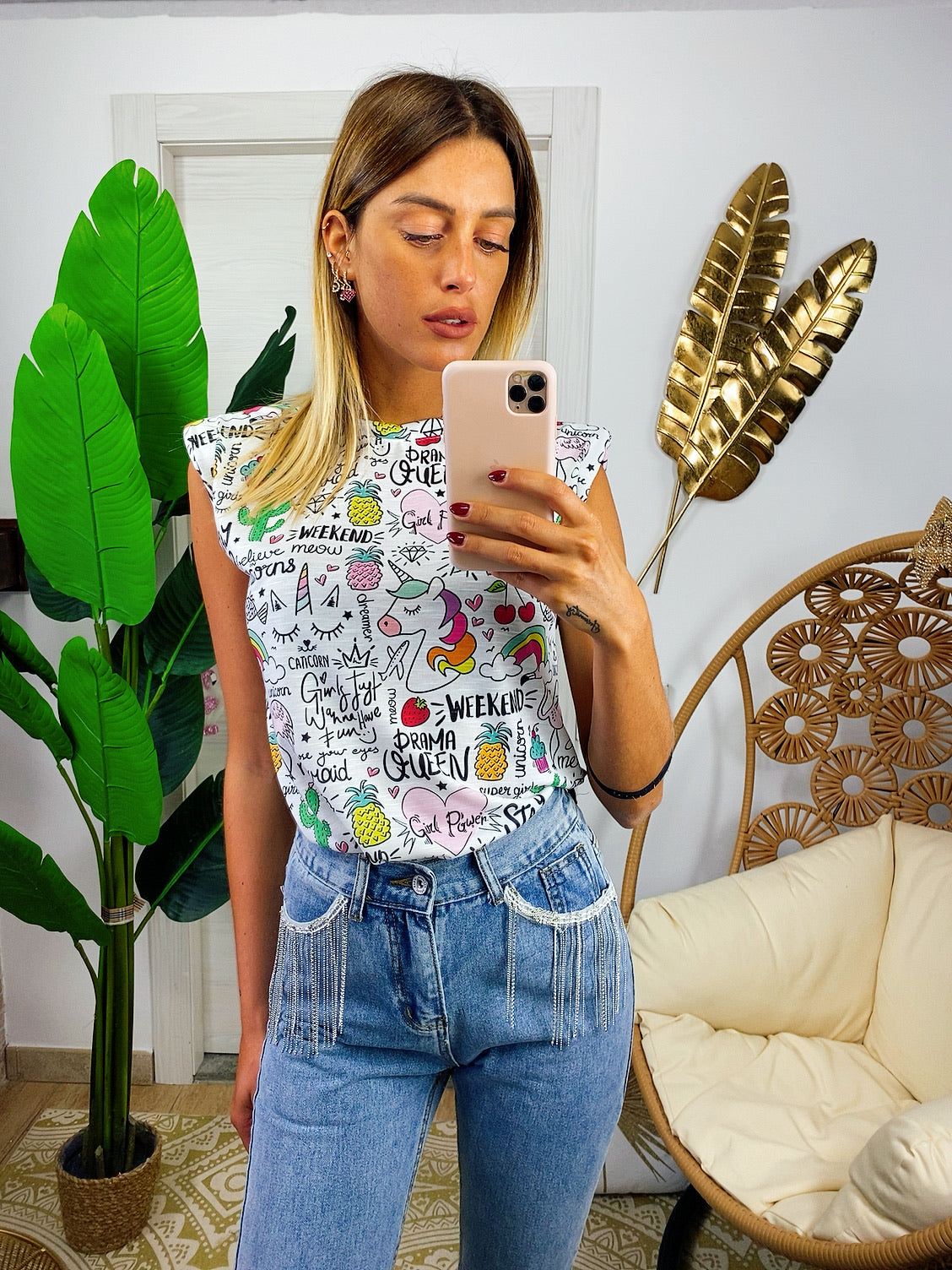 Maglia con spalline bombate e unicorni