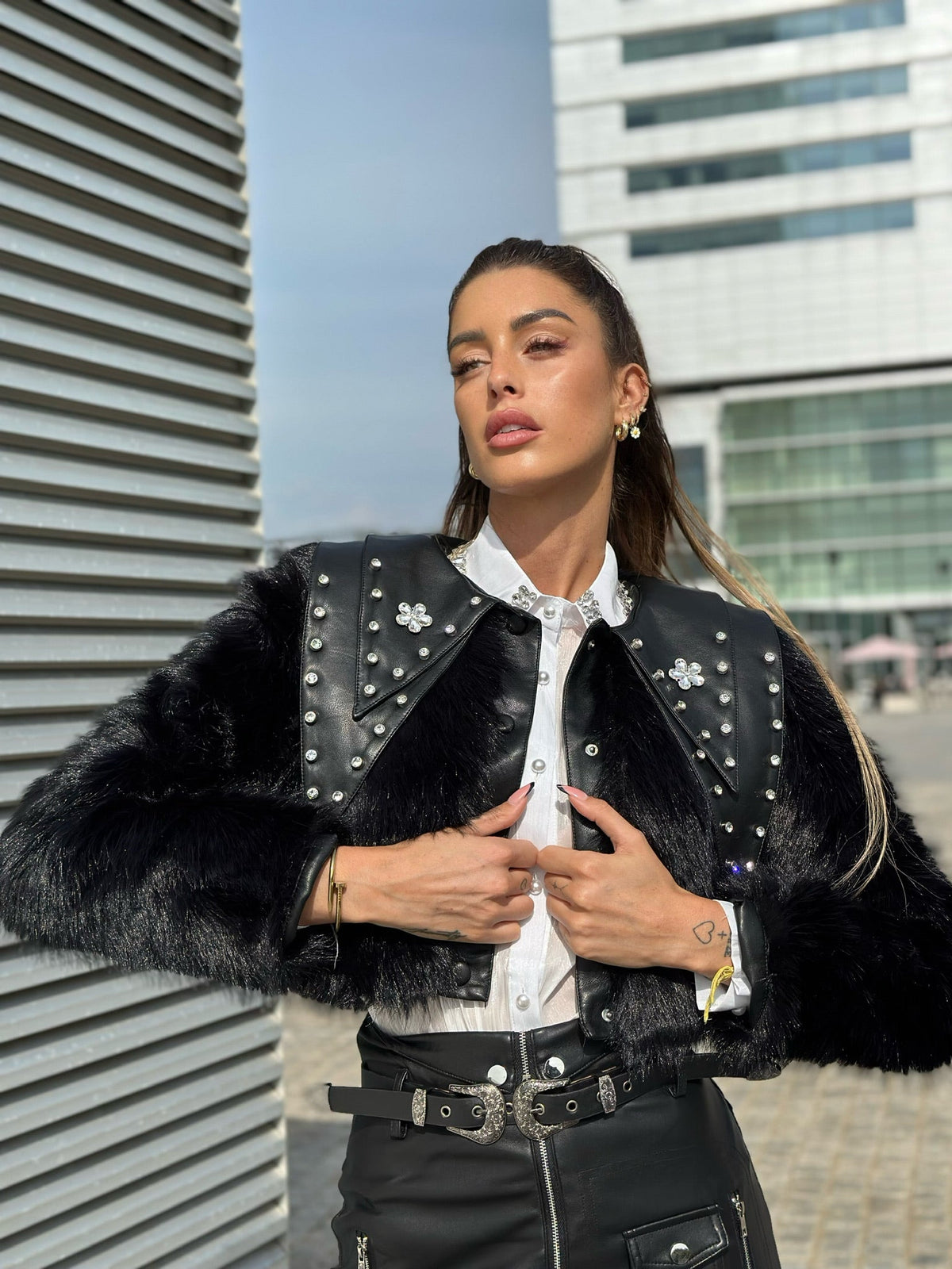 Giacca crop con pelo e strass