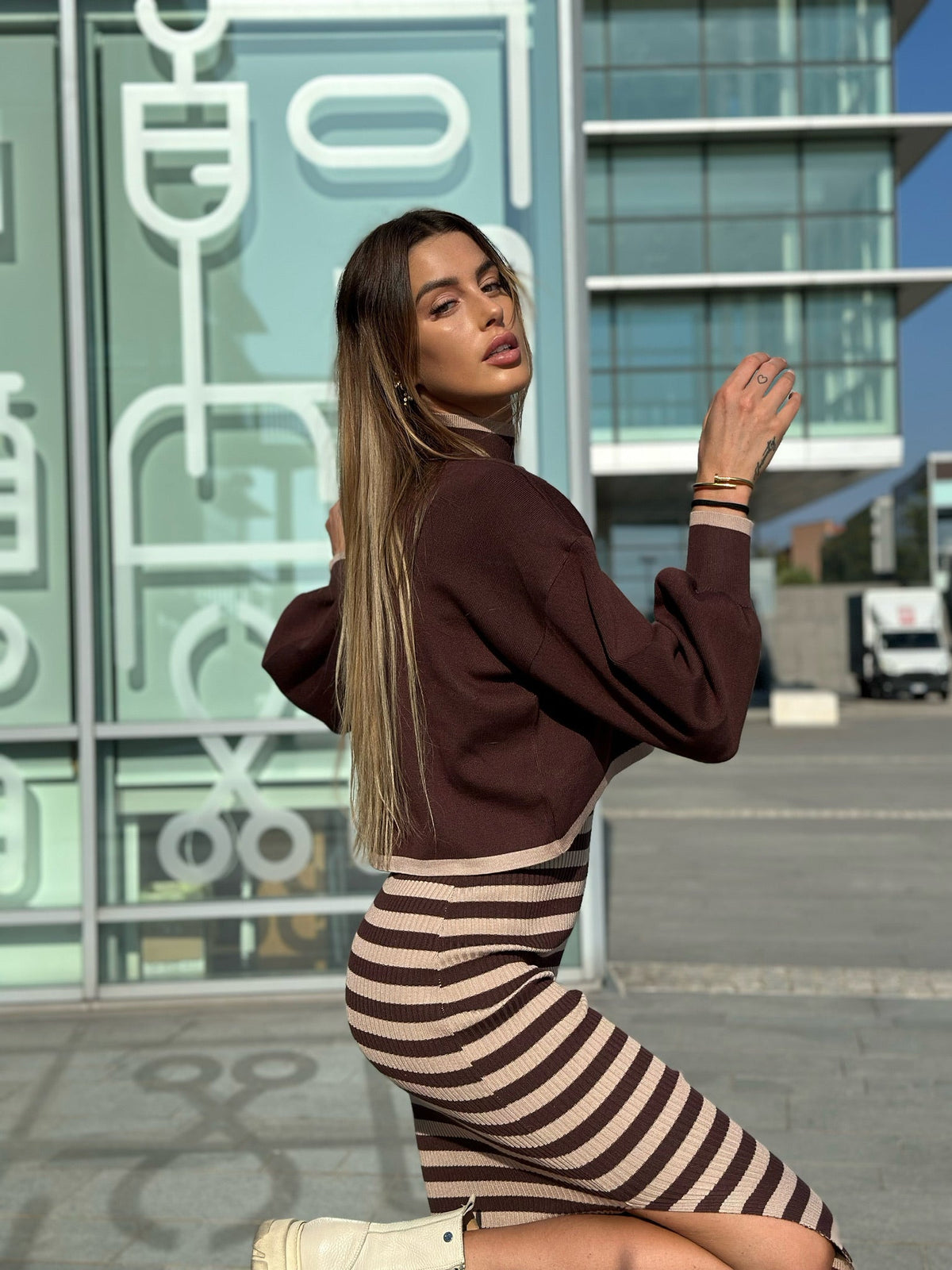 Completo abito più maglione marrone