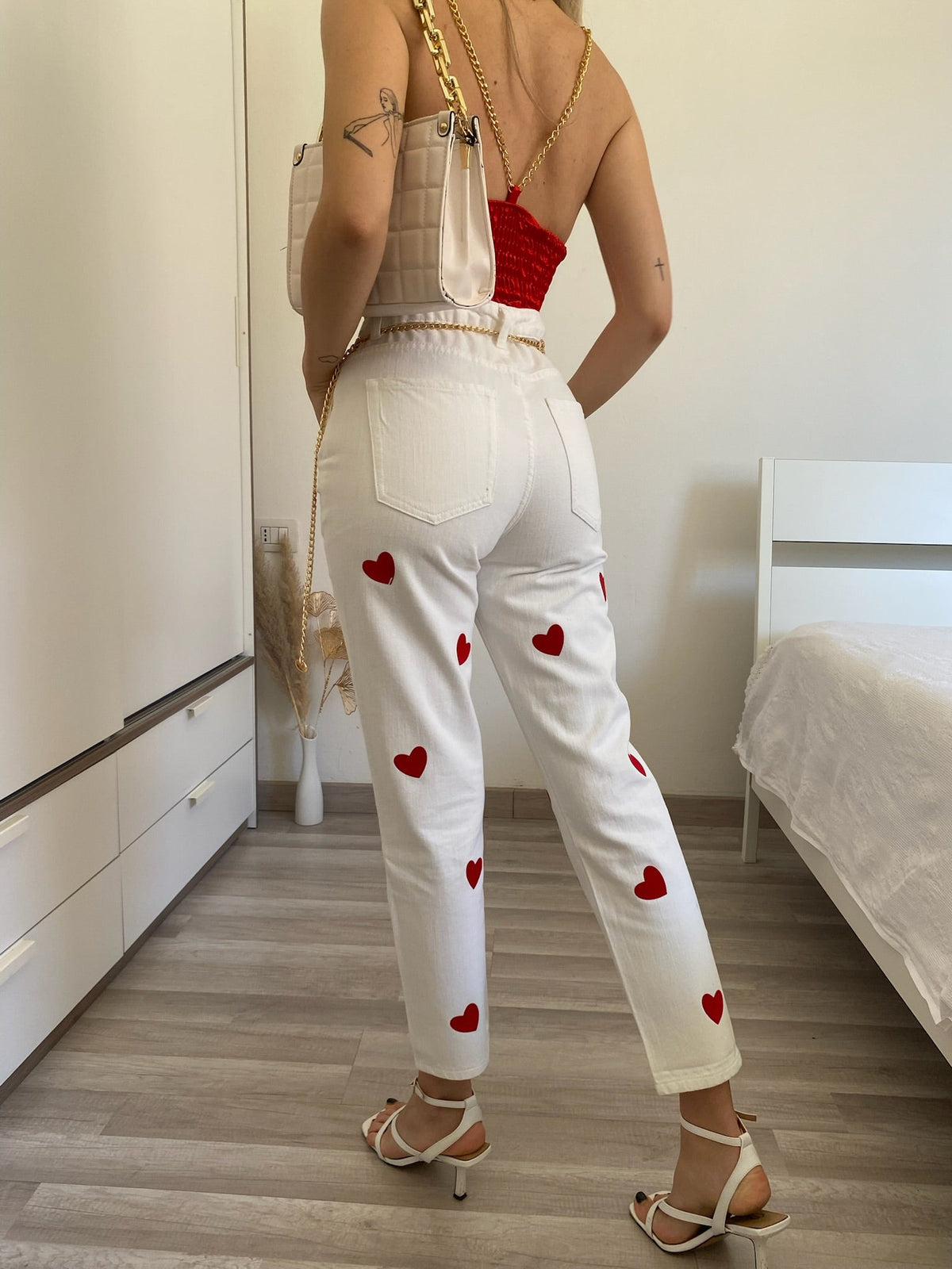 Jeans bianco cuori rossi