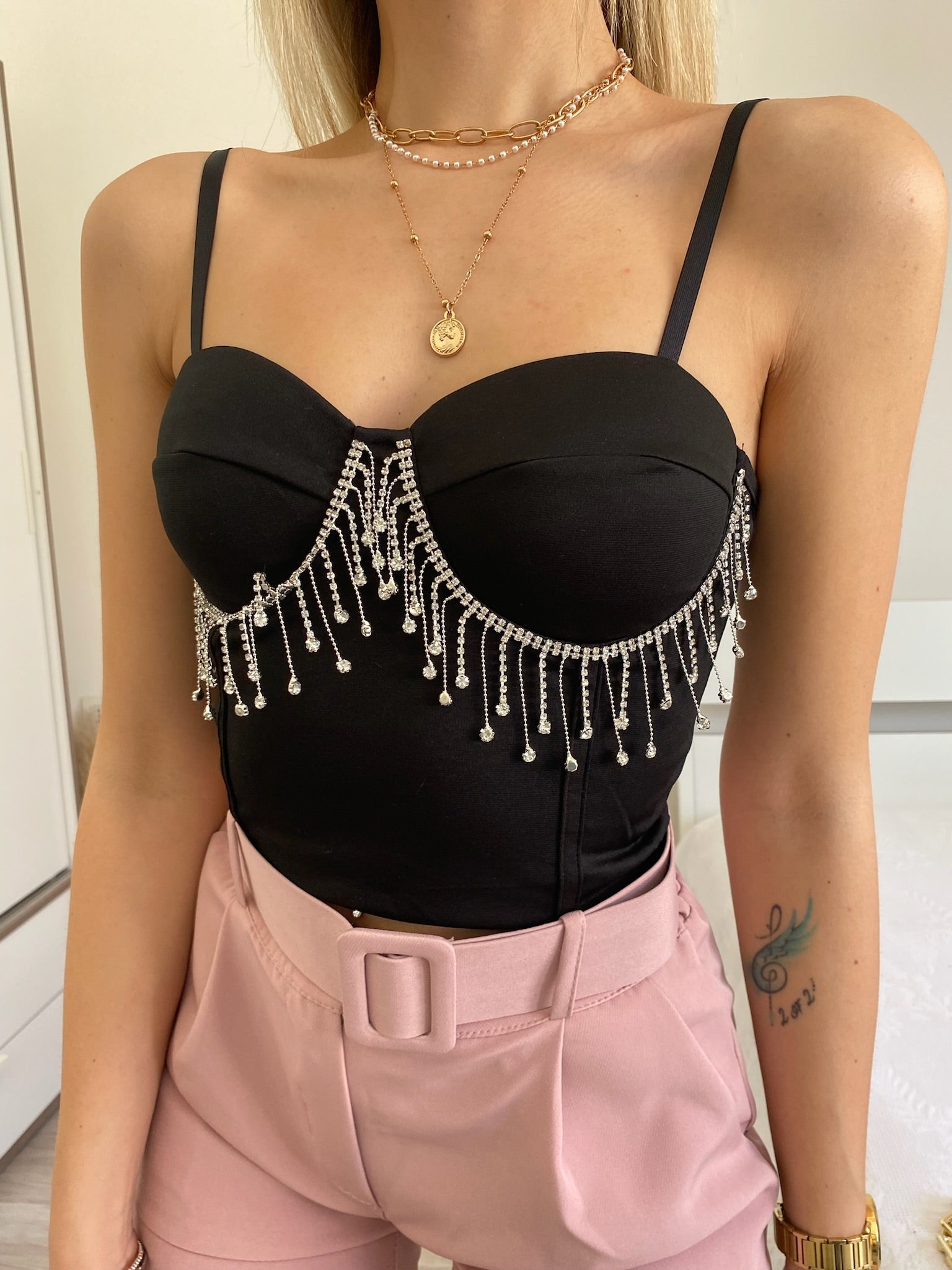 Corpetto nero con frange in strass