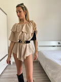 Tutina beige scollo a barchetta e balze