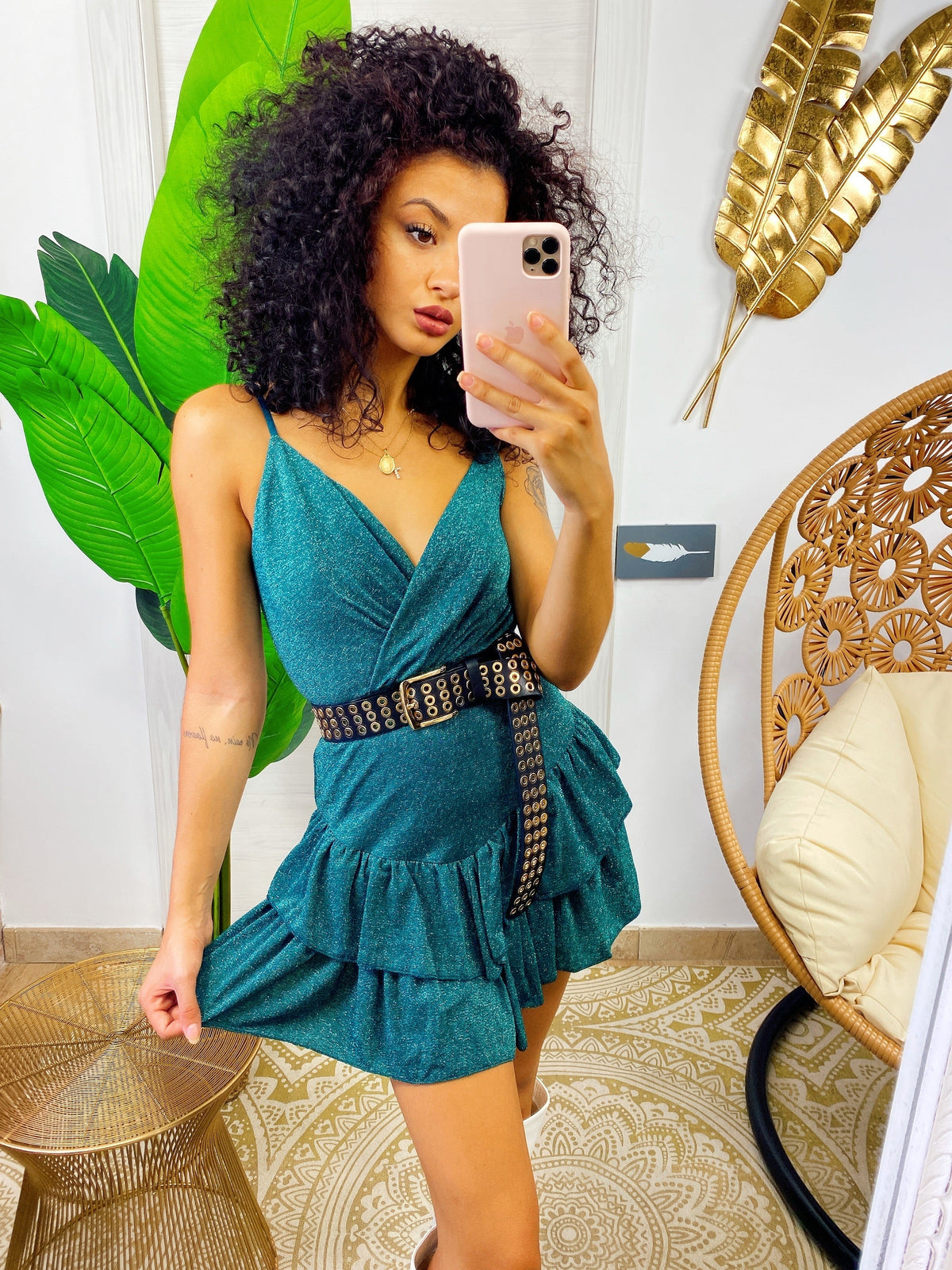 Abito corto verde bottiglia glitter con gonna asimmetrica