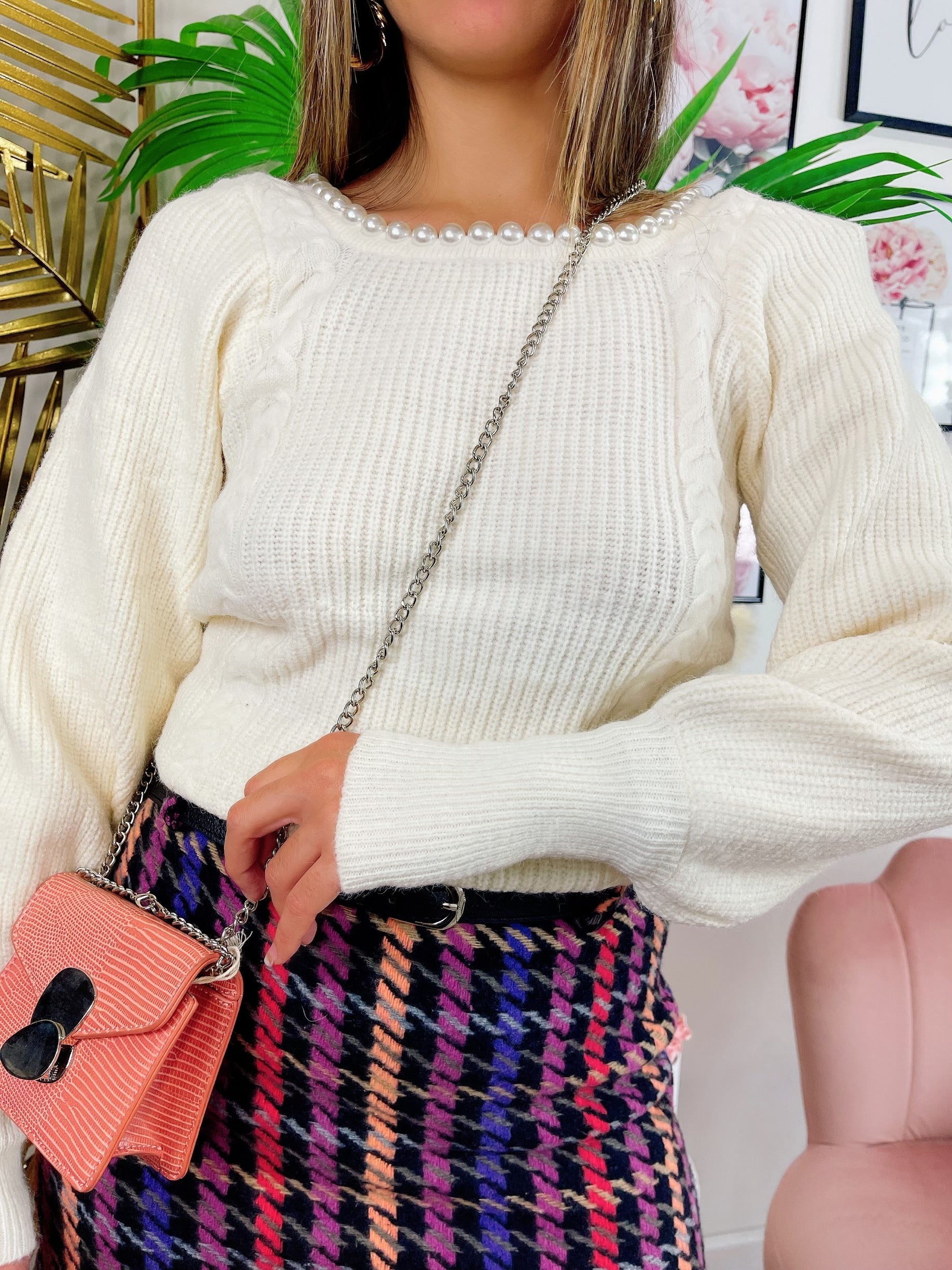 Maglione con scollo a u con perle panna