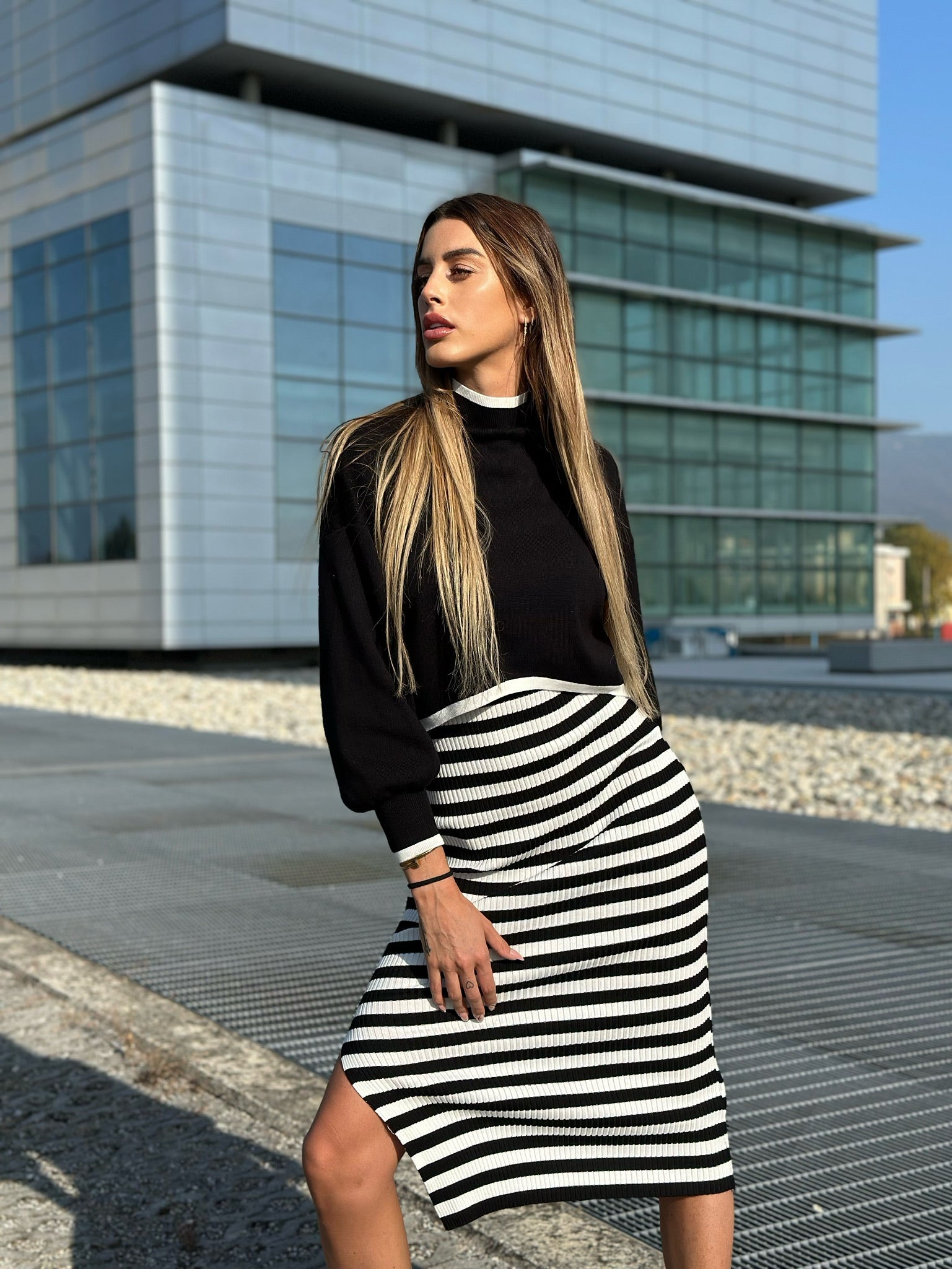 Completo abito più maglione nero
