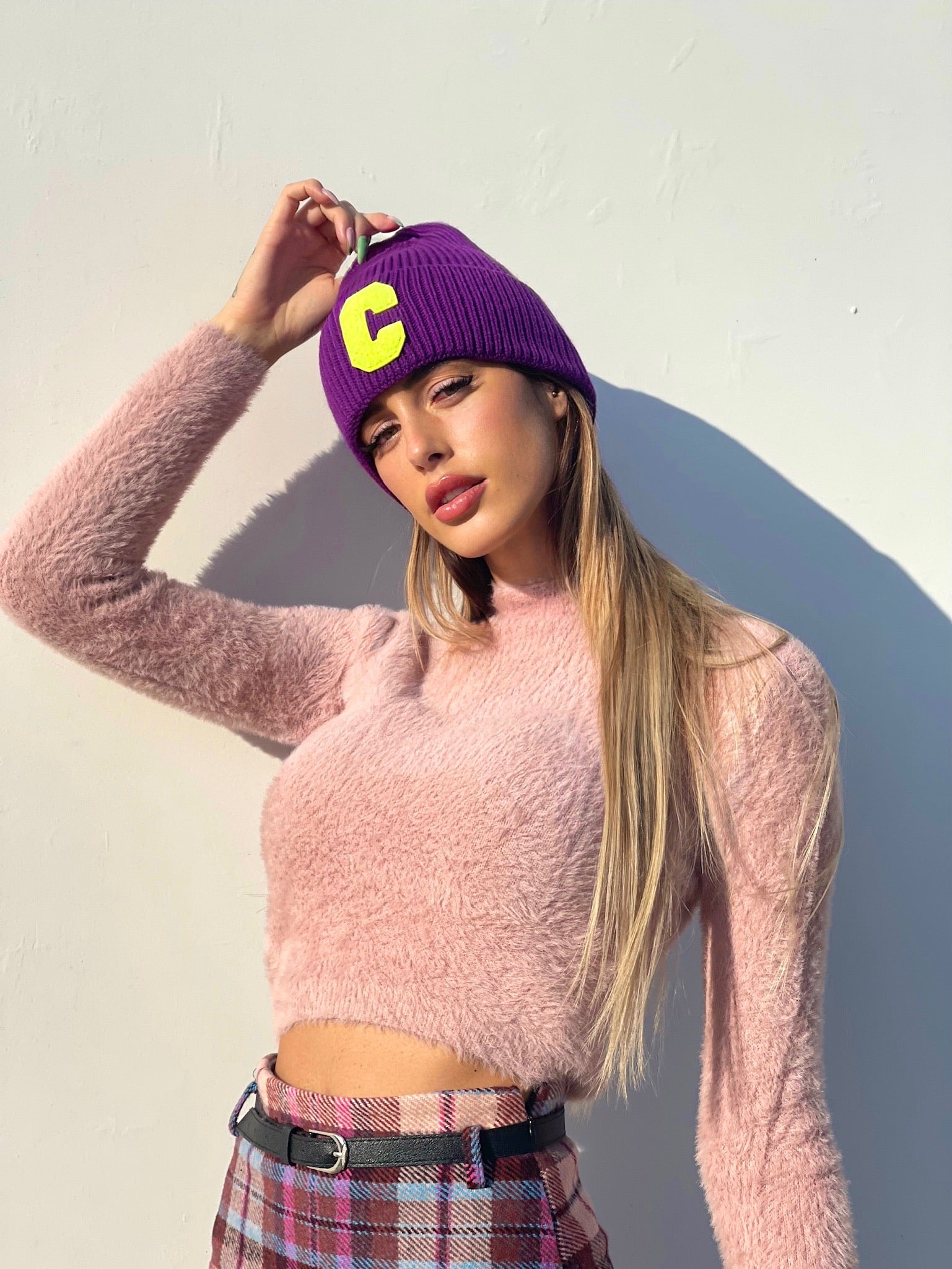 Cappello viola con C