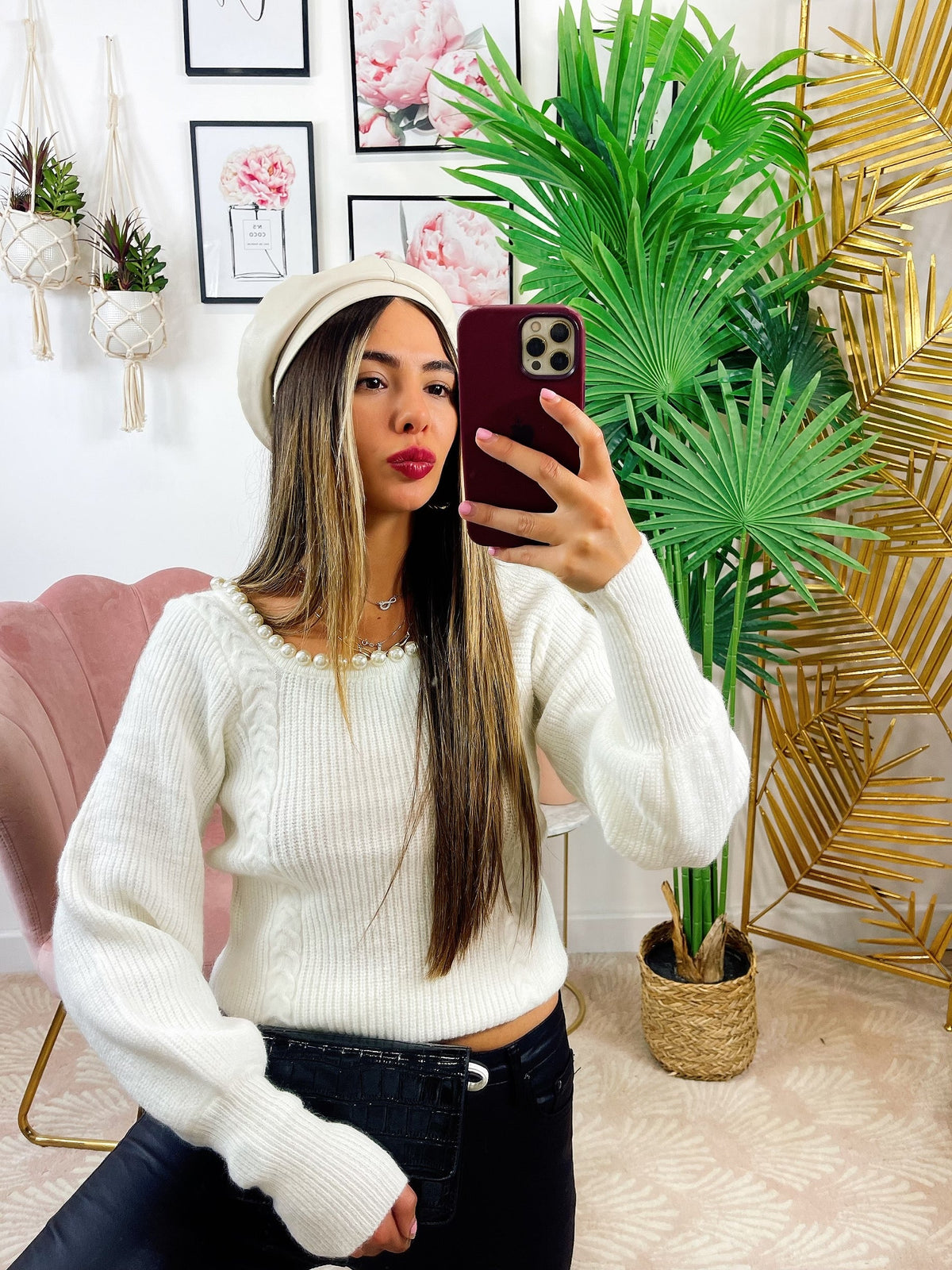 Maglione bianco con perle scollo a U