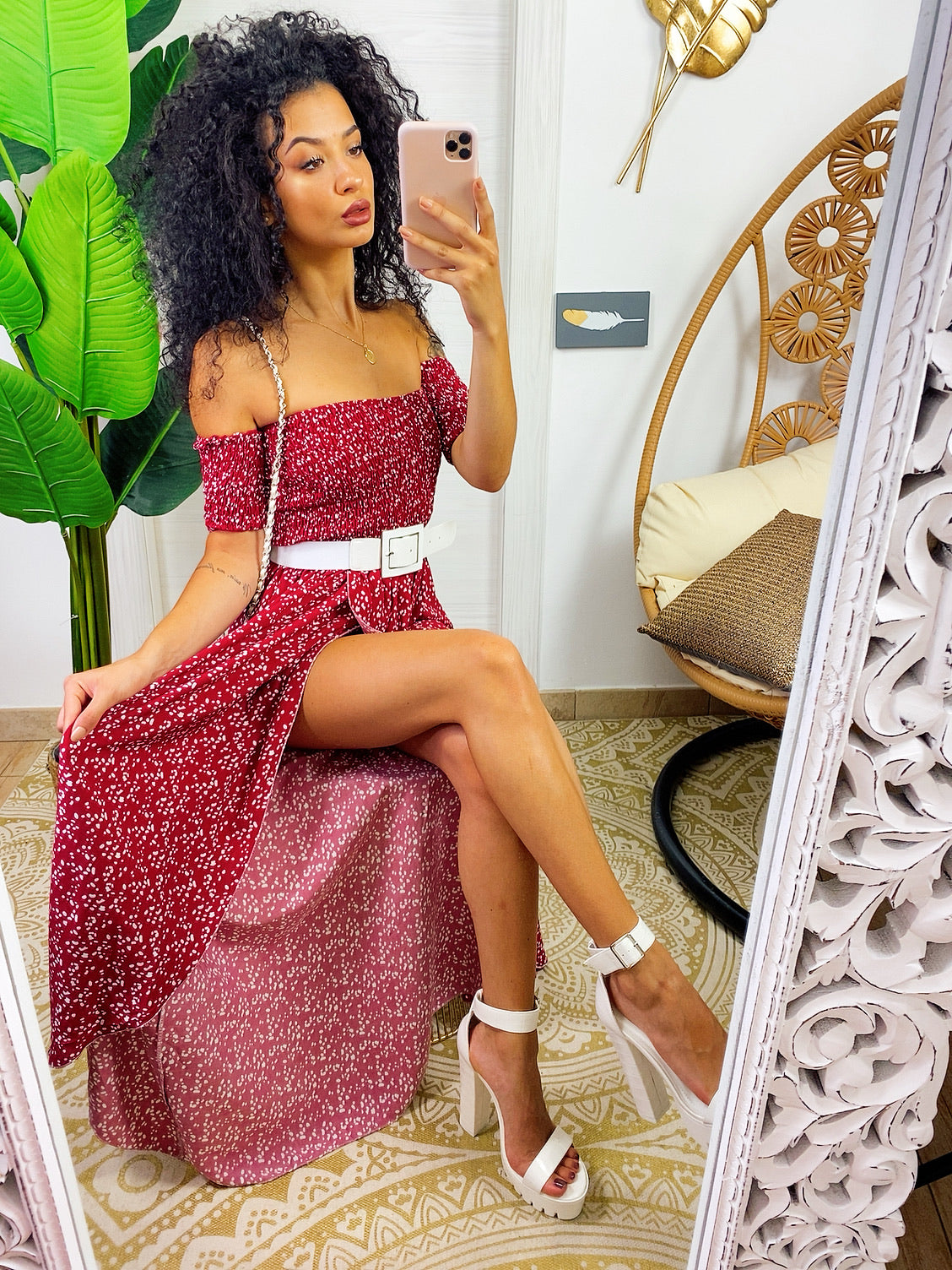Abito lungo con scollo a barchetta con pois bordeaux