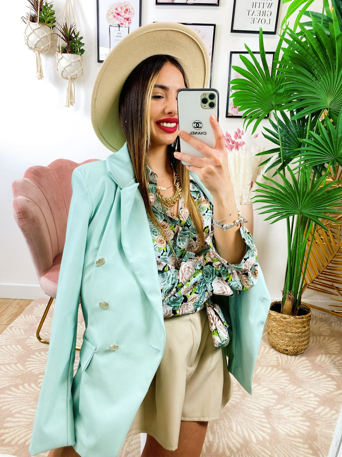 Camicia floreale con borsetta verdeacqua