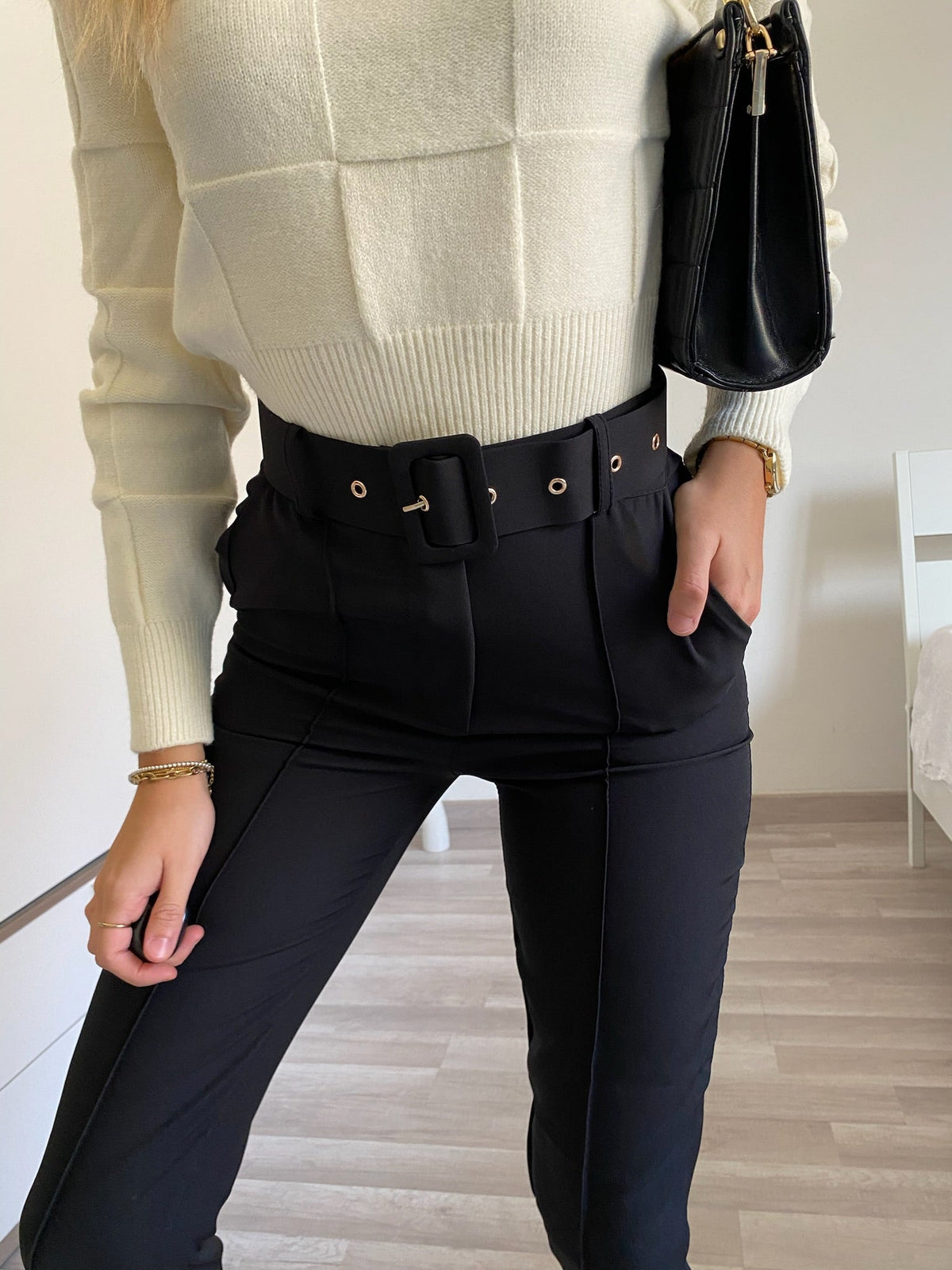 Pantalone aderente nero con cintura