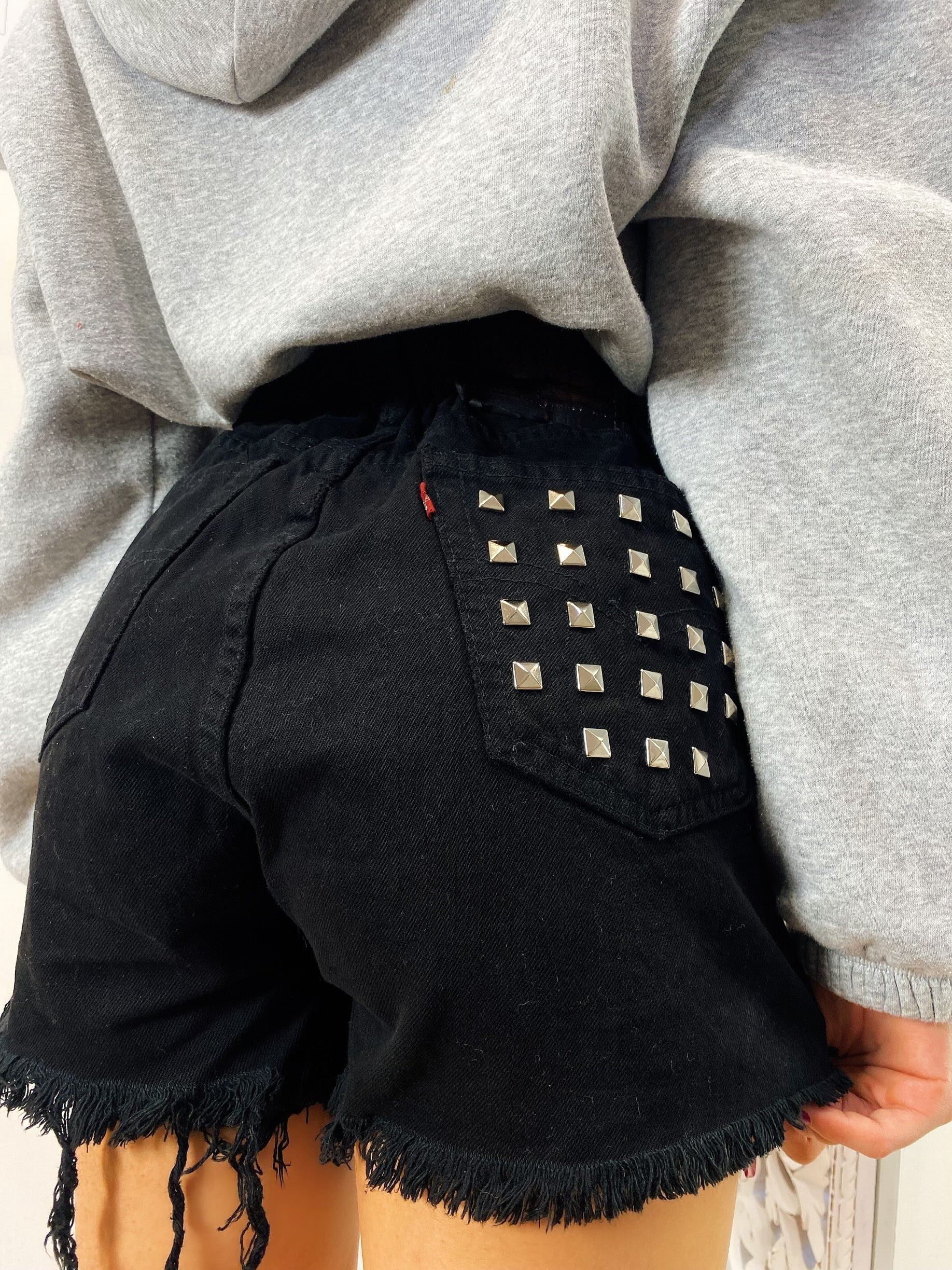 Short Levi’s Vintage nero con borchie