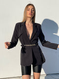 Blazer over nero con cintura