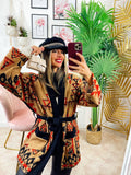 Cappottino nero dettaglio camel e rosso