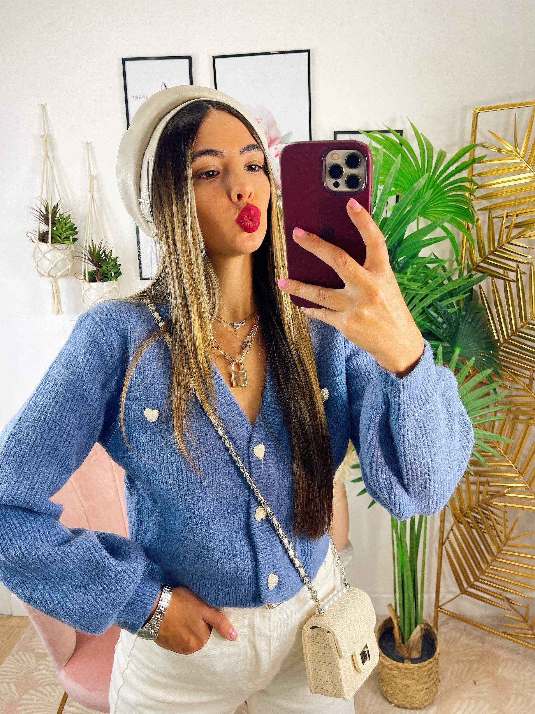 Maglione con bottoni gioiello a cuore celeste