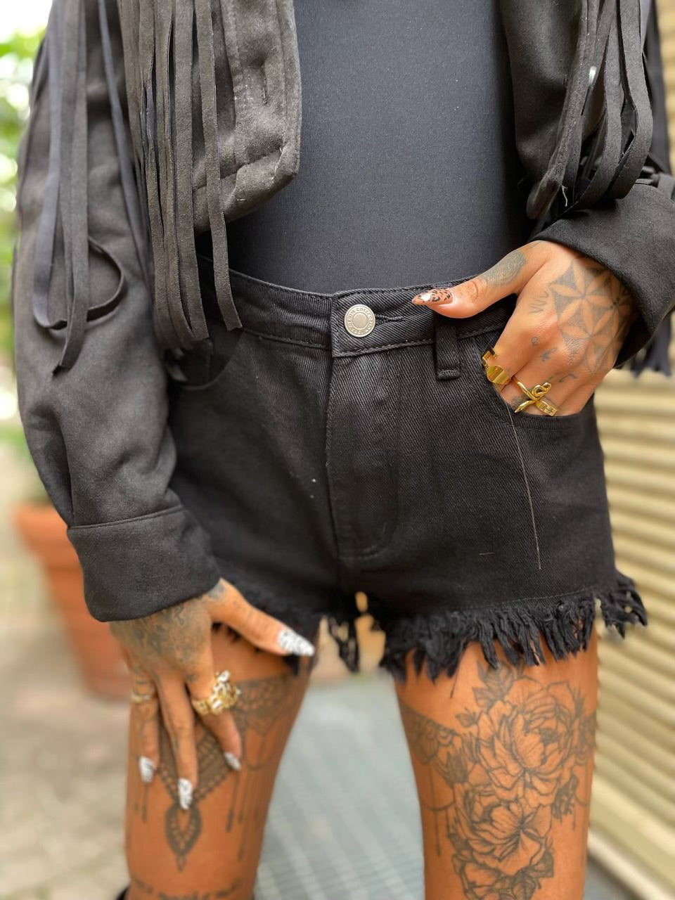 Short nero con borchie
