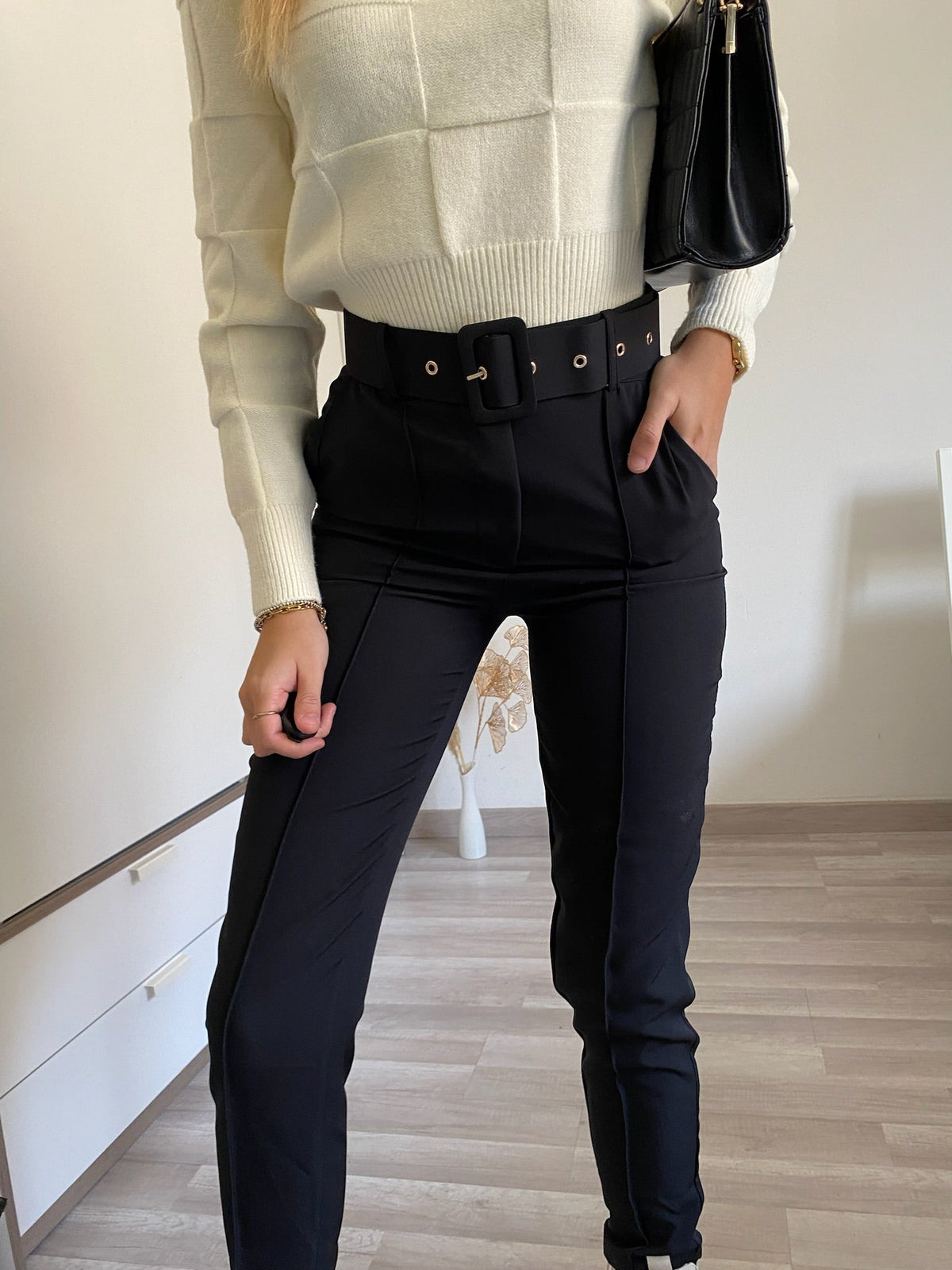 Pantalone aderente nero con cintura