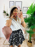 Camicia smanicata con borsetta bianca