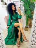 Abito in raso con maxi spacco manica lunga verde