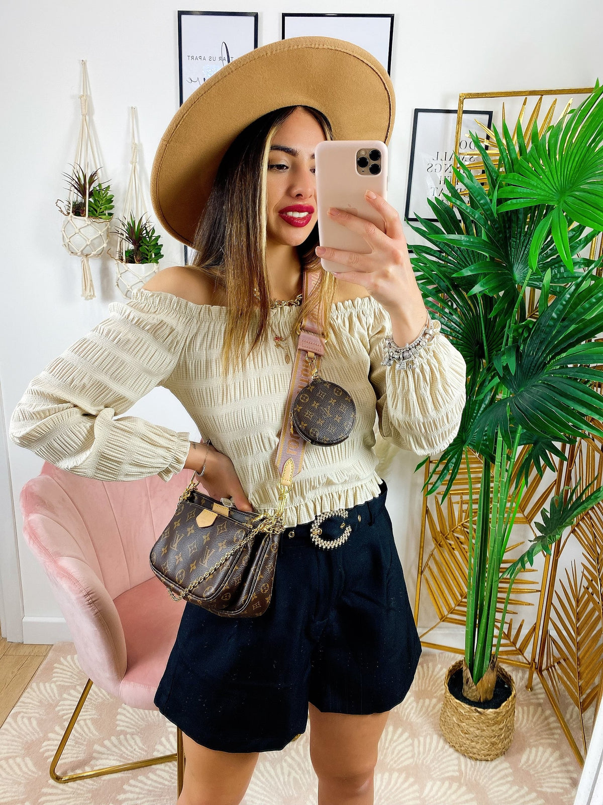 Blusa scollo a barchetta beige