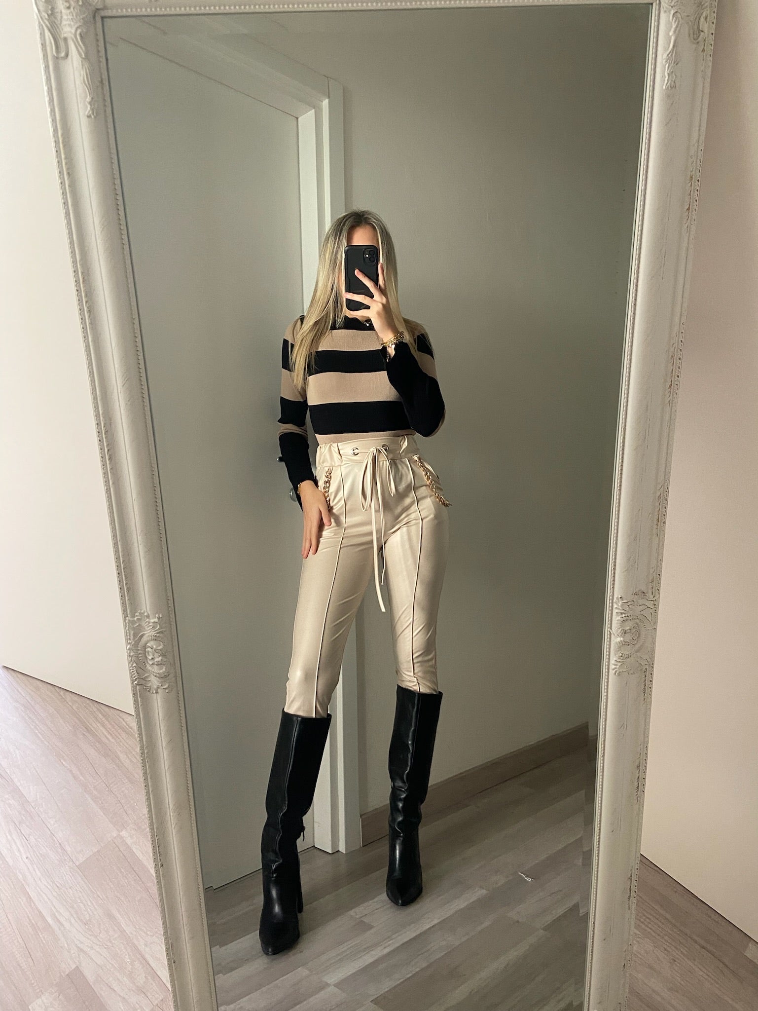 Maglione a righe con spacco nude Nero