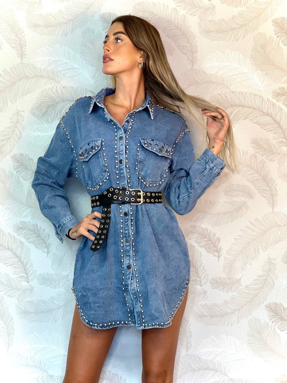 Abito in jeans con borchie