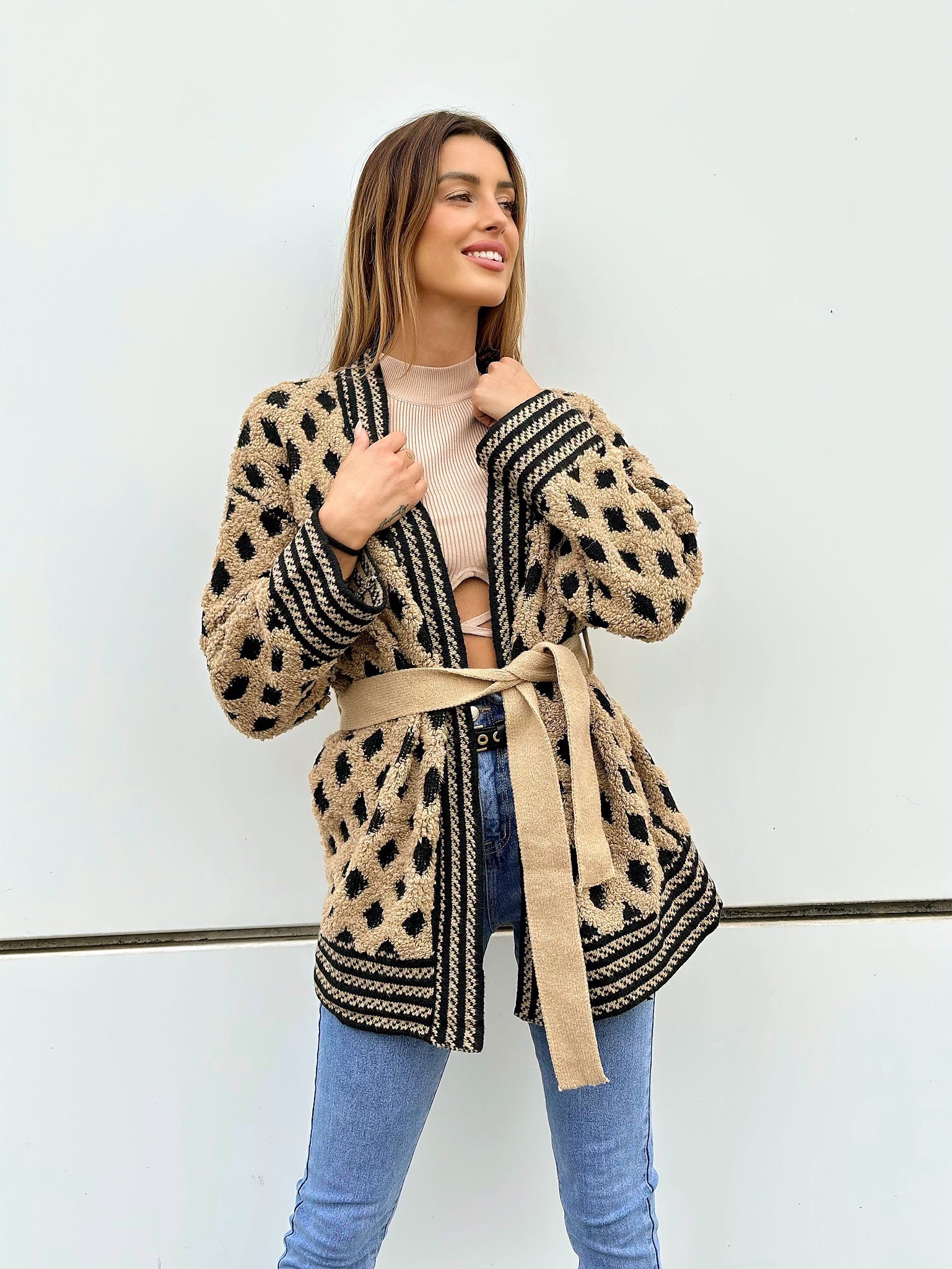 Cardigan con frange a rombi nude