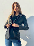 Giacca in eco-pelle con cintura