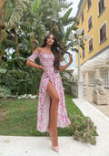 Abito lungo bianco con scollo a barchetta con fiori rosa