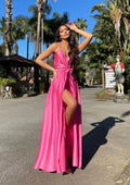 Abito in raso con maxi spacco fuxia
