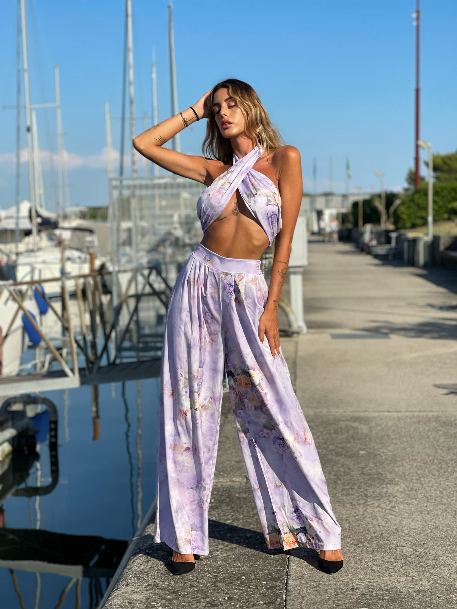 Completo top e pantalone lilla a fiori