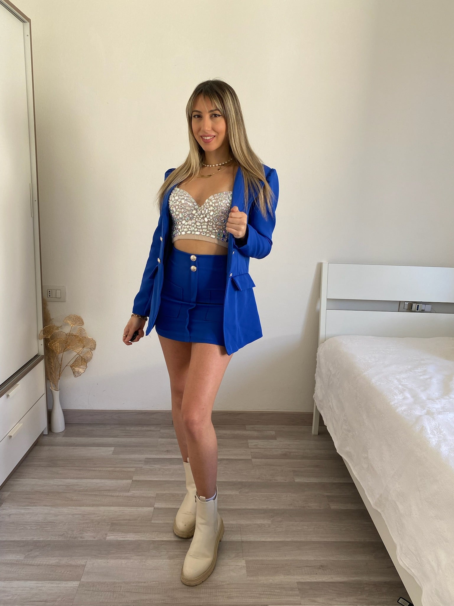 Completo giacca e gonna bottoni oro blu