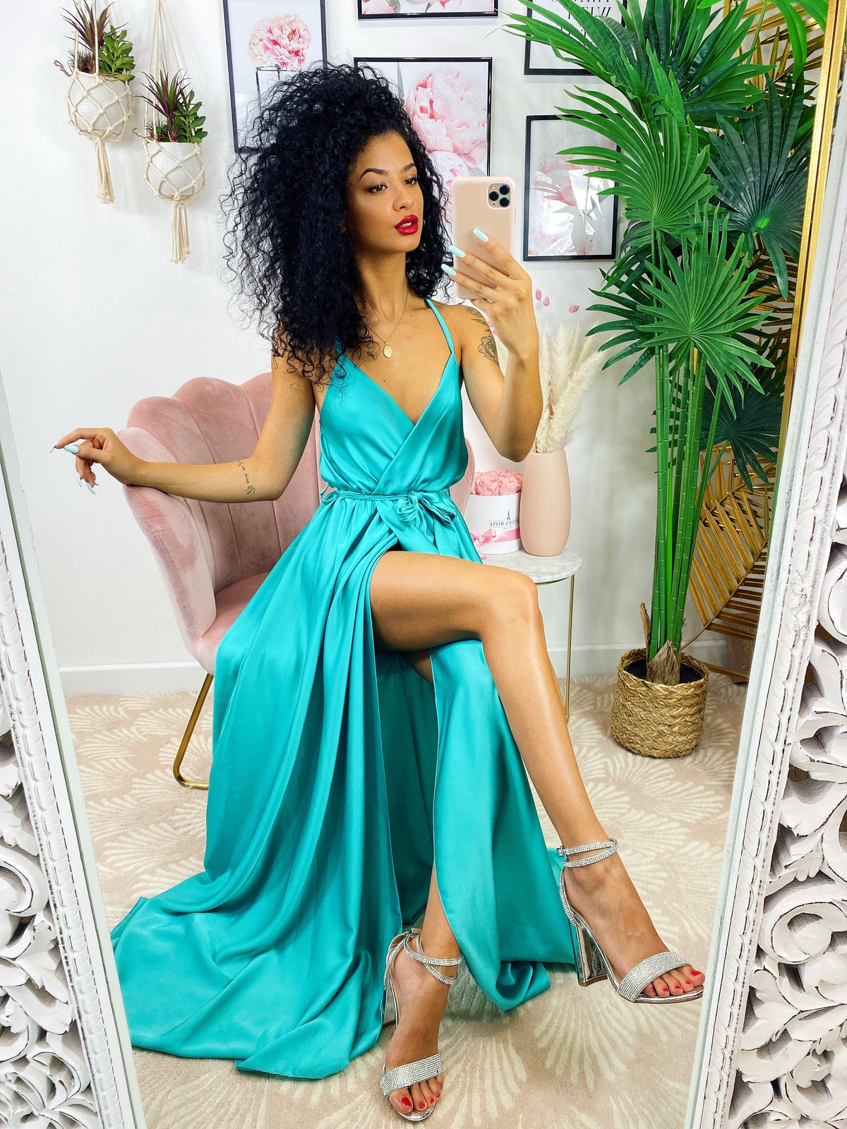 Abito in raso con maxi spacco tiffany