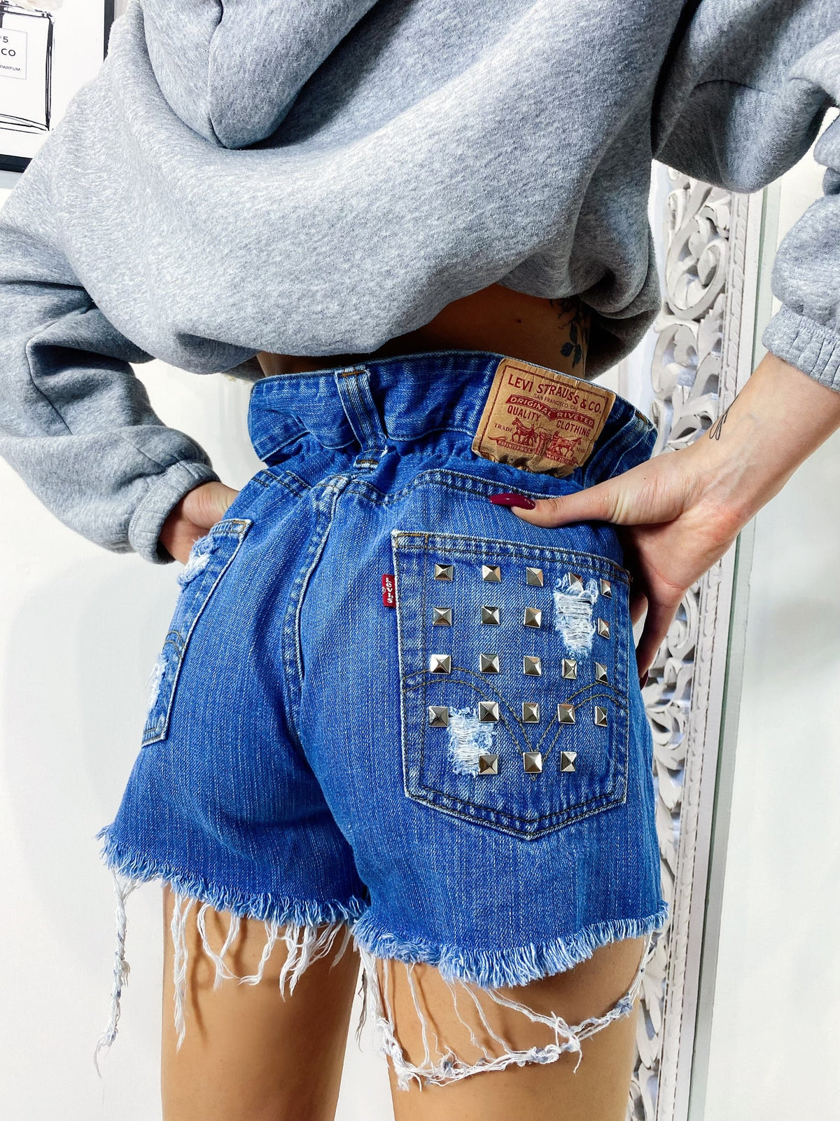 Short Levi’s Vintage bagno scuro con borchie