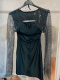 Abito nero con coprispalle in strass