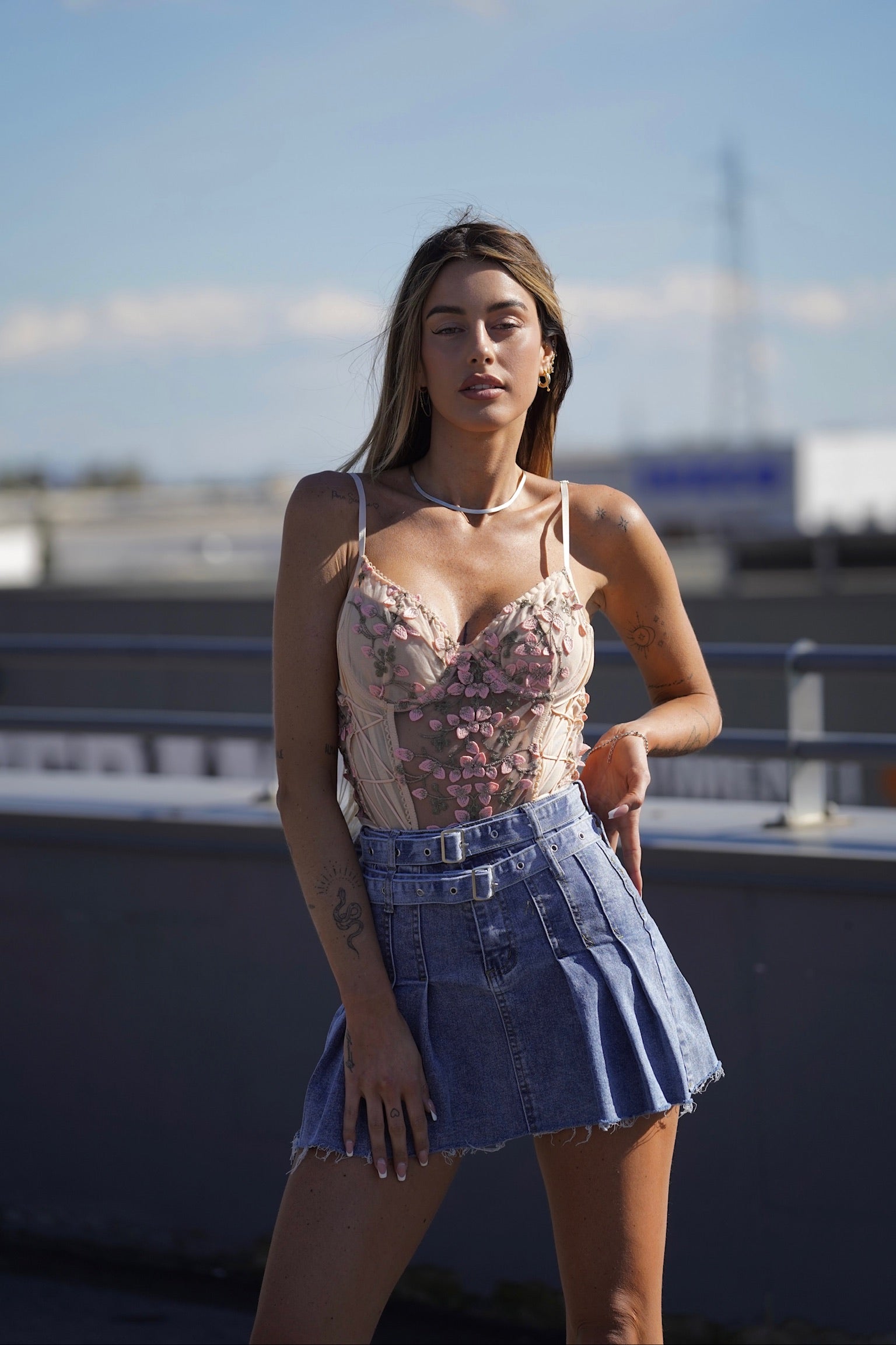Body rosa con fiori