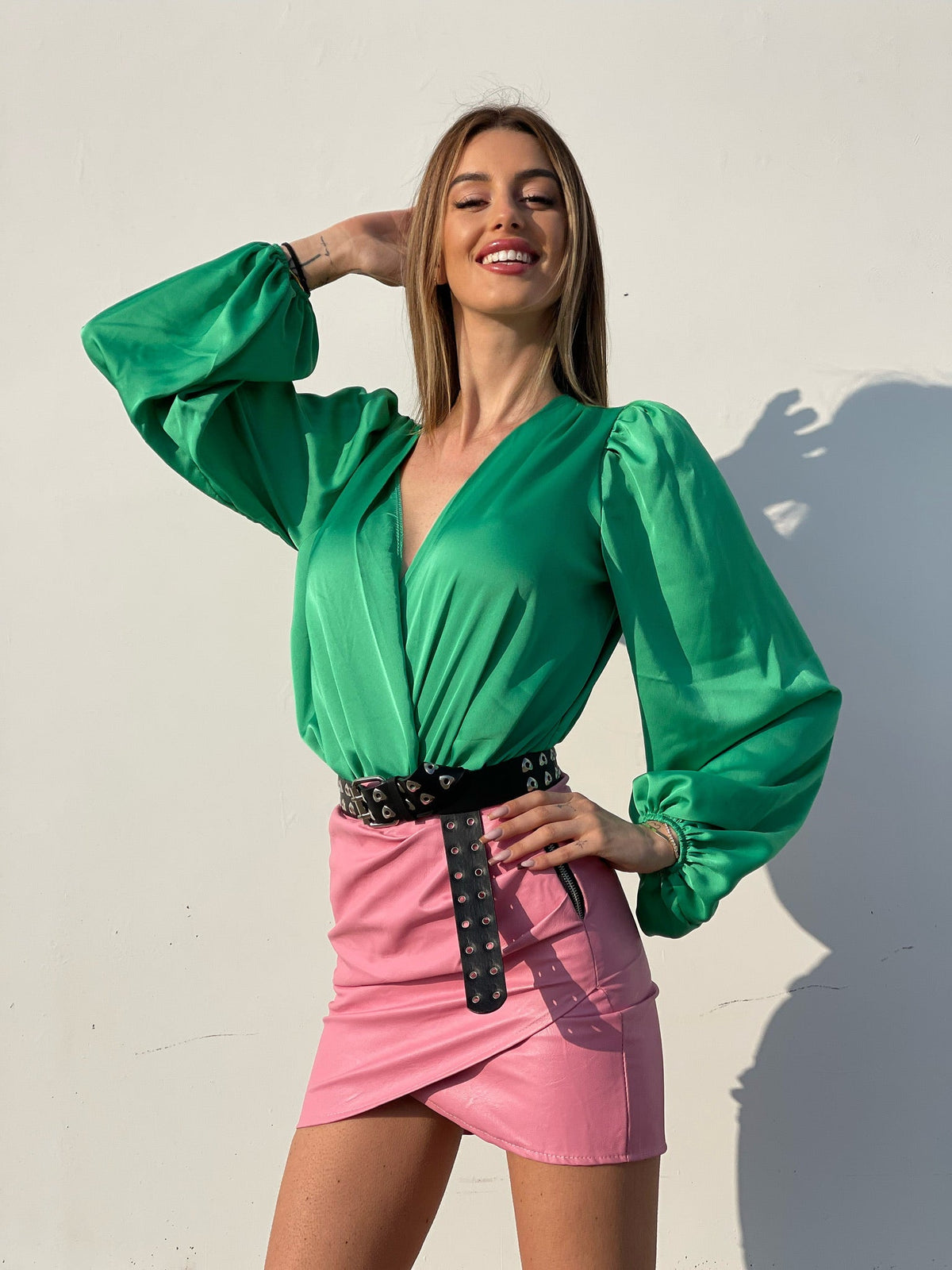 Body in raso scollo a V verde smeraldo