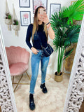 Jeans aderente sfrangiato sotto