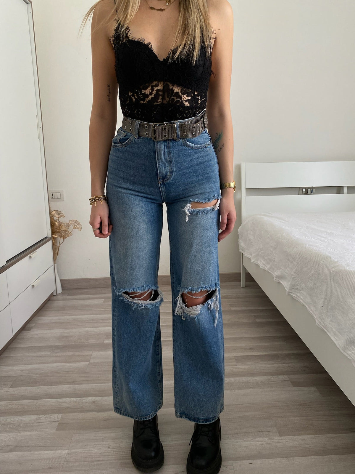 Jeans con strappi wide leg