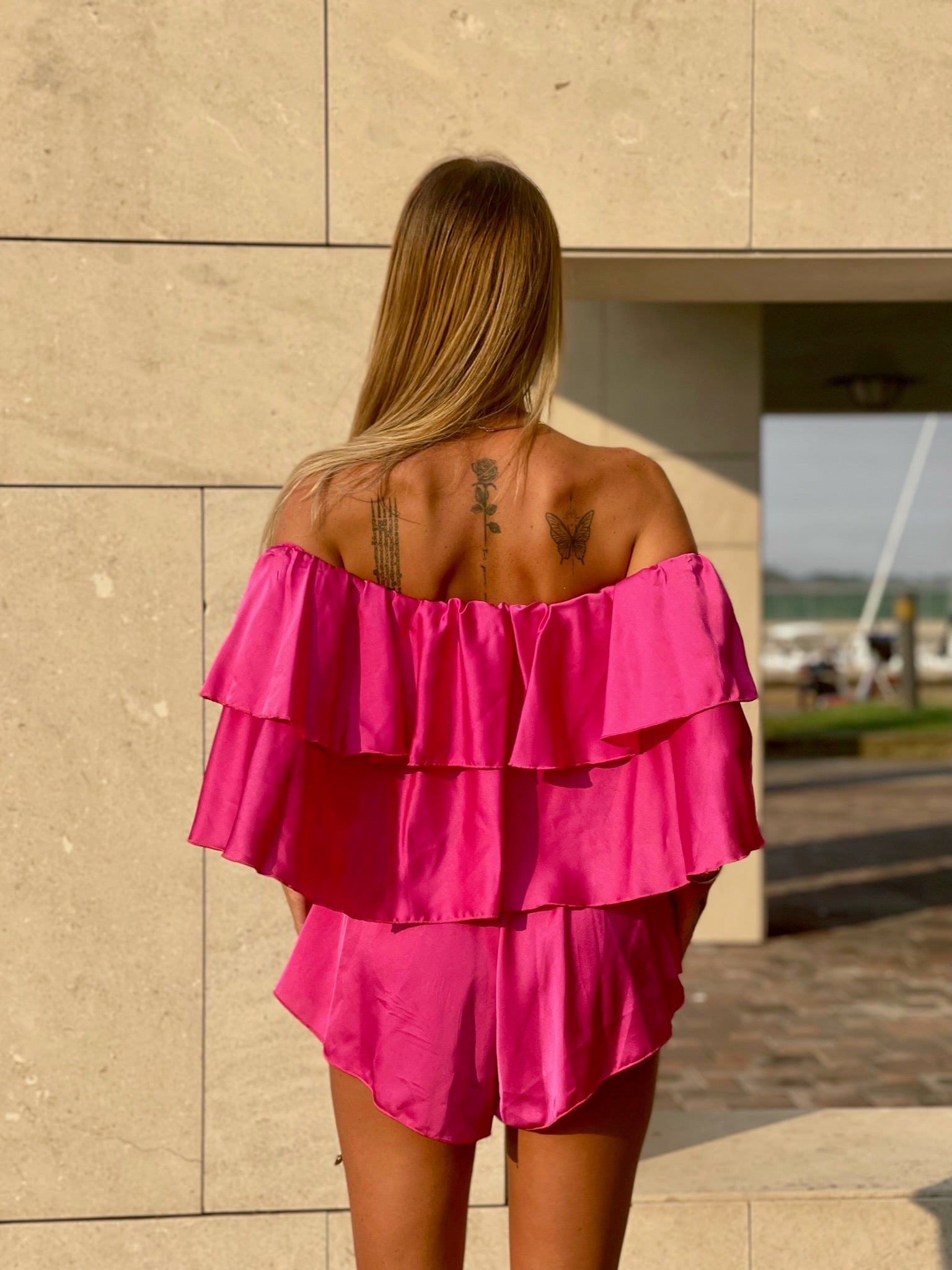 Tutina Fuxia scollo a barchetta e balze