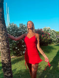 Abito con arricciature e catene rosso