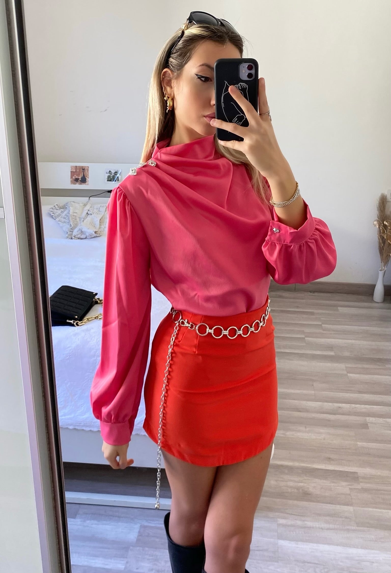 Blusa rosa barbie con bottoni gioiello