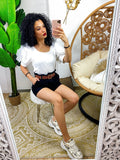 T-shirt bianca con tulle sulle maniche