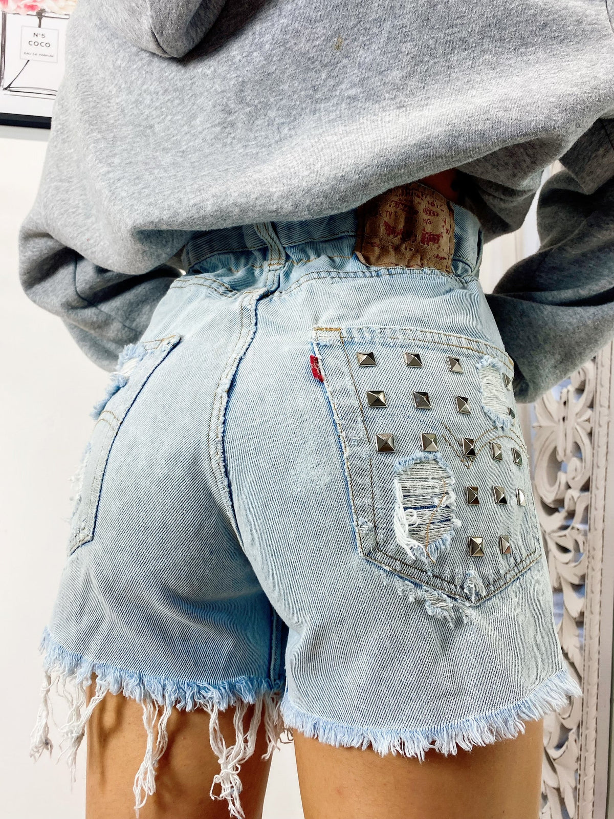 Short Levi’s Vintage bagno chiaro con borchie